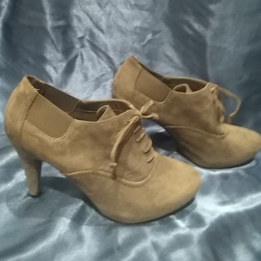 Me Too grey ankle boots